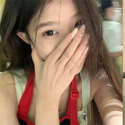 芒果和红色轮椅